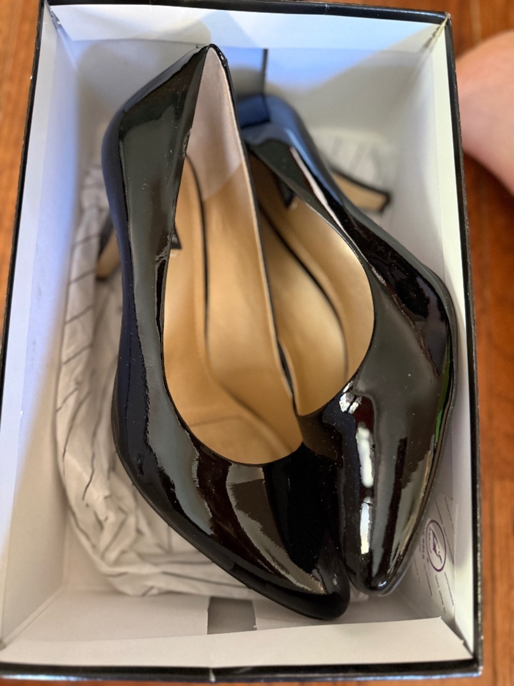 Alex Marie Viola009 Black Patent Pumps • Size 8M
